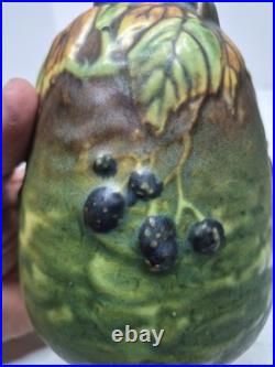 5.5 Roseville Blackberry 1932 Sunset Pottery Green Bee Hive Ceramic Vase 569-5