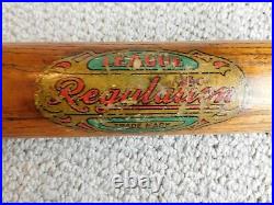 B & B Beehive #13 Decal Baseball Bat 1915 to 1925 Not Cracked, Strong Decal, 35