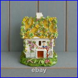 English Porcelain Bee Hive Cottage Pastille Burner Bee Skep Cottage Orné C 1825