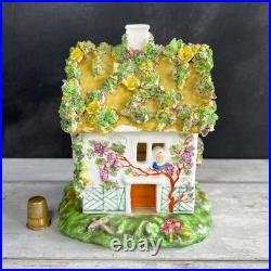 English Porcelain Bee Hive Cottage Pastille Burner Bee Skep Cottage Orné C 1825