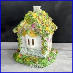 English Porcelain Bee Hive Cottage Pastille Burner Bee Skep Cottage Orné C 1825
