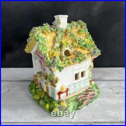 English Porcelain Bee Hive Cottage Pastille Burner Bee Skep Cottage Orné C 1825