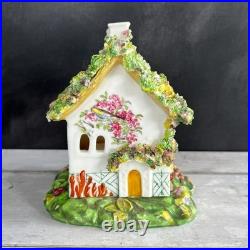 English Porcelain Bee Hive Cottage Pastille Burner Bee Skep Cottage Orné C 1825