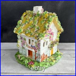 English Porcelain Bee Hive Cottage Pastille Burner Bee Skep Cottage Orné C 1825