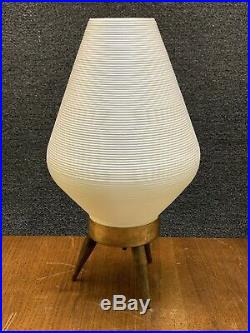 Mid Century Atomic White Plastic Beehive 3-Toe Tripod Table Lamp 14