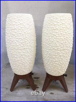 PAIR VTG RETRO MCM WHITE BUBBLE BEEHIVE ROCKET PLASTIC TRIPOD TABLE LAMPS Works