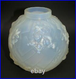 SABINO Glass Opalescent Les Abeilles Beehive Vase Signed/Label c1930 Lalique Era
