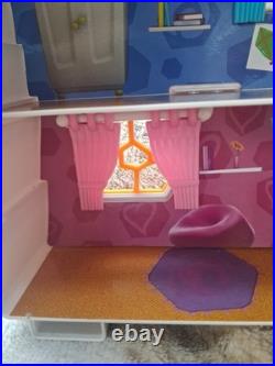 The Hive Buzzbees Family Hive Toy Bee Figures And Playset