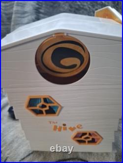 The Hive Buzzbees Family Hive Toy Bee Figures And Playset