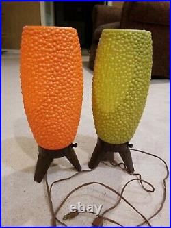 VINTAGE Mid Century Modern Beehive Rocket Plastic Tripod Table Lamps Pair