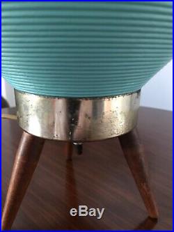Vintage Mid Century Modern Atomic Plastic Beehive Tripod Table Lamp 1960s MCM